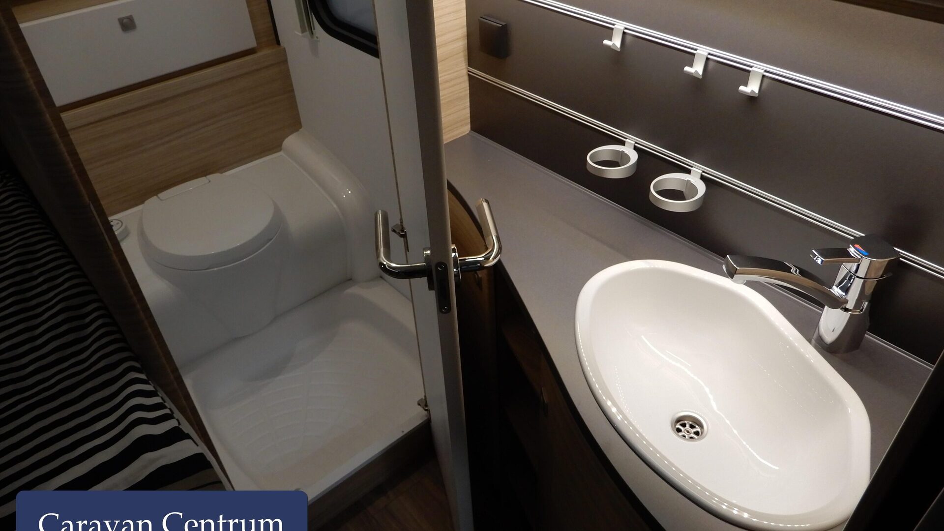 23d31cacbf9bb556bd7ee87d4958e99ee17a78339c35934c4c3682b1b18e33a1