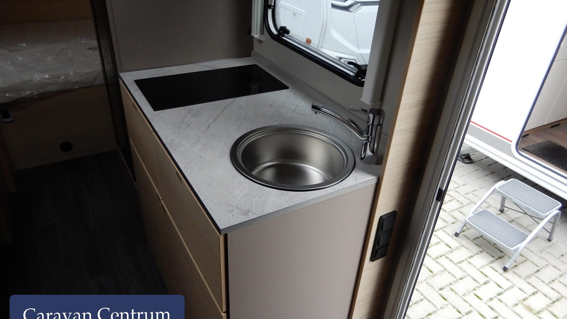 919876a0694c3ed407782d2c381a98e75f1bc77cfa55585ab3397a21fdb9ec84