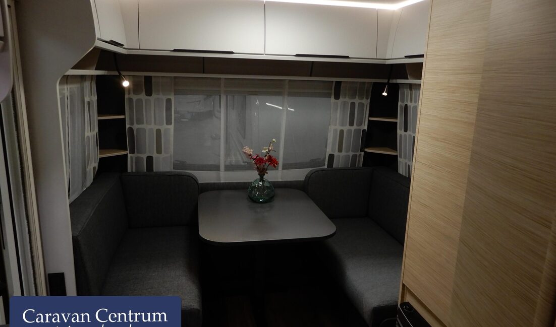 af6703d19bde8f04fced8a21da9935a28081ac06cdab208881894dc5f92795ff