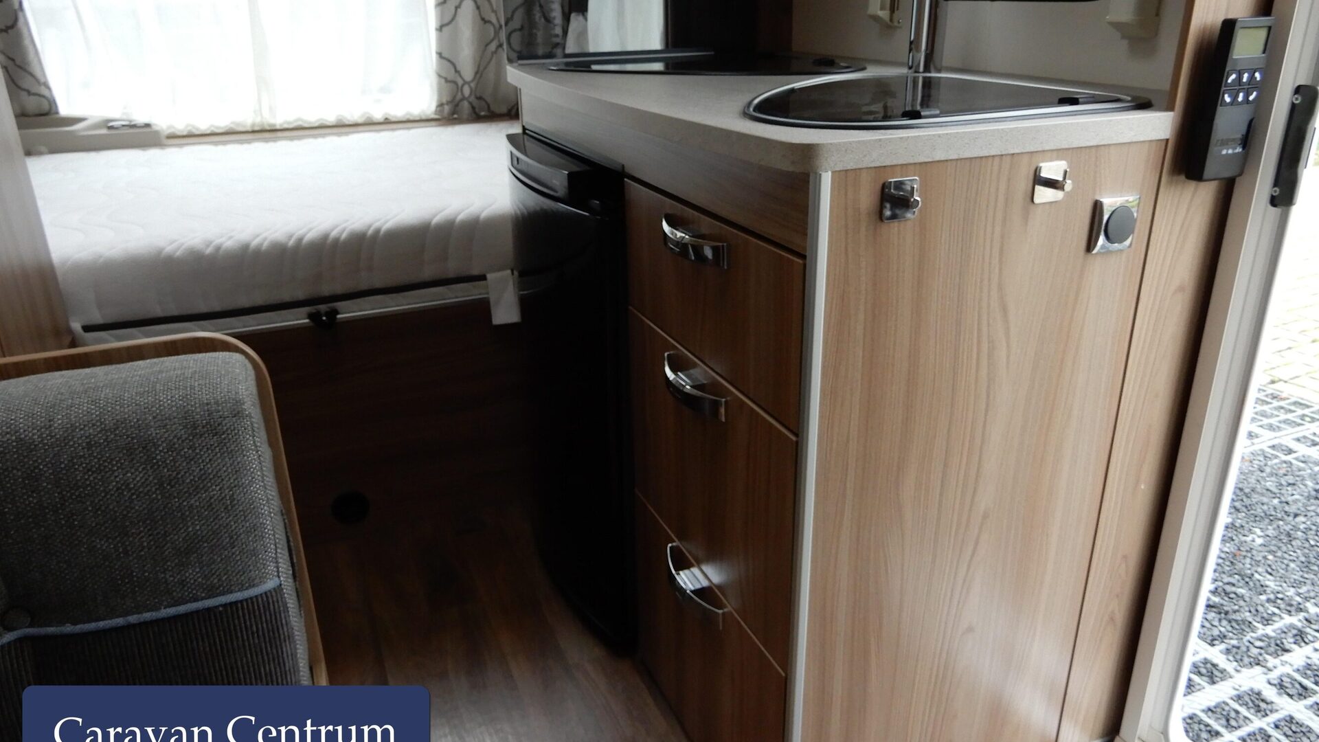 fdcd62149f3b56588bd888071f521dc50bd15aab052513e2bbb0f9e7879ccb69