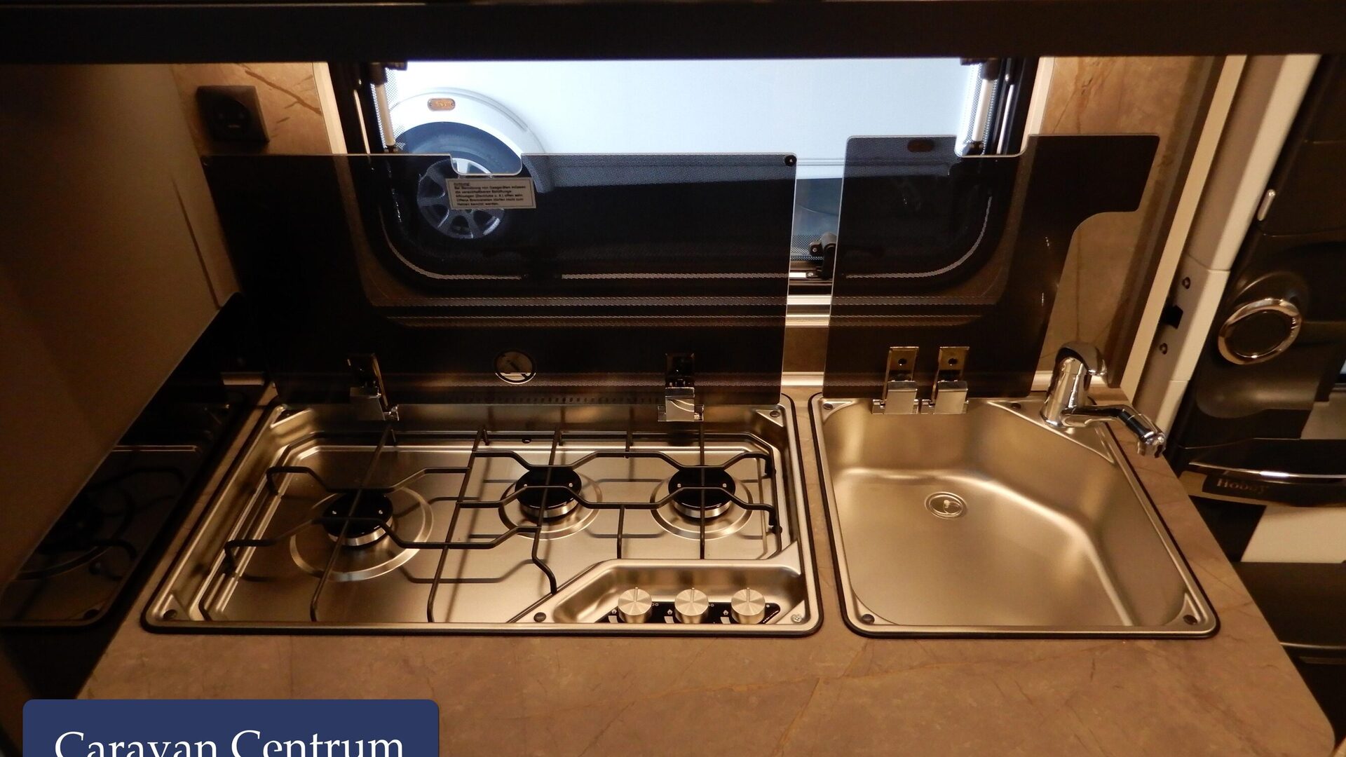 8ccb18778a8db597bbd57cca98915604879f4baa51c4eb06dd35a0a026e579e2