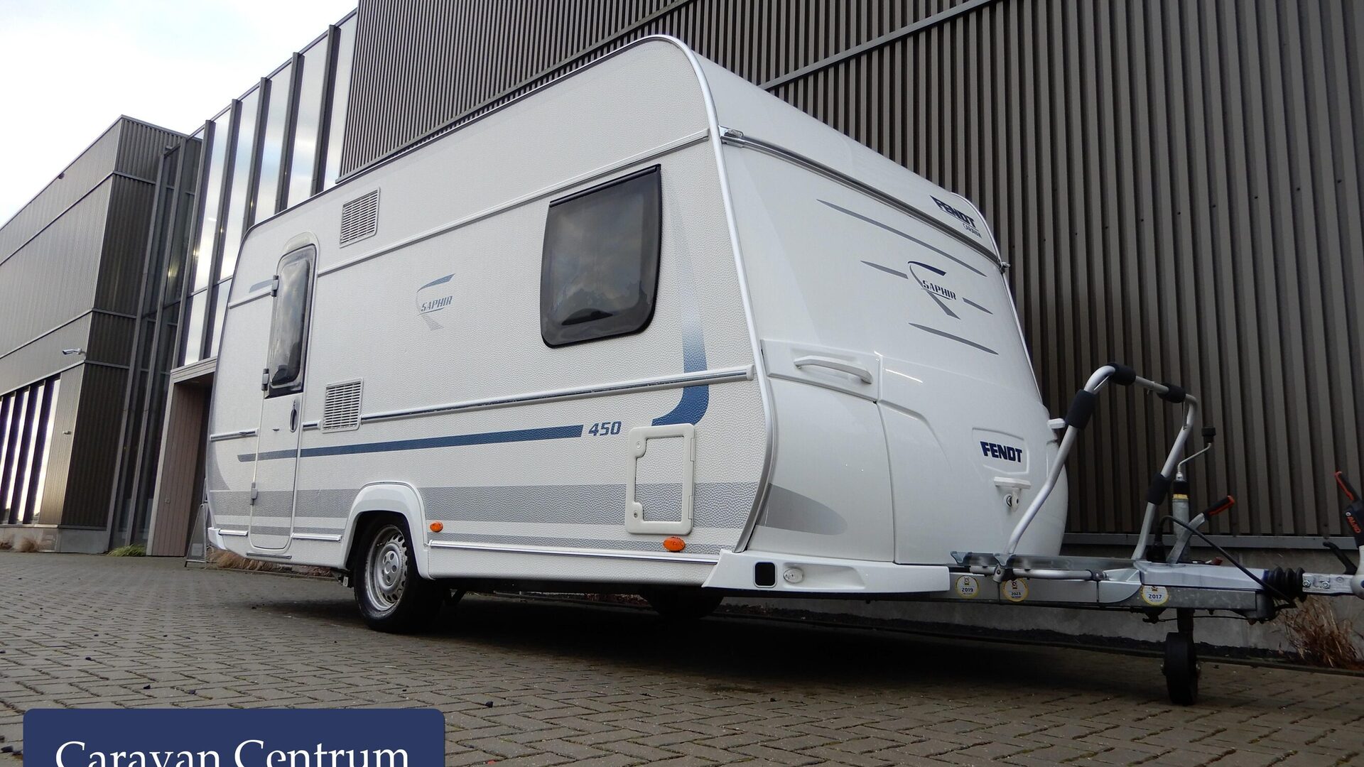 b9d23db32c2a5b700e080381943dfab82c7400f3fcca5547ec4913bba38f3881