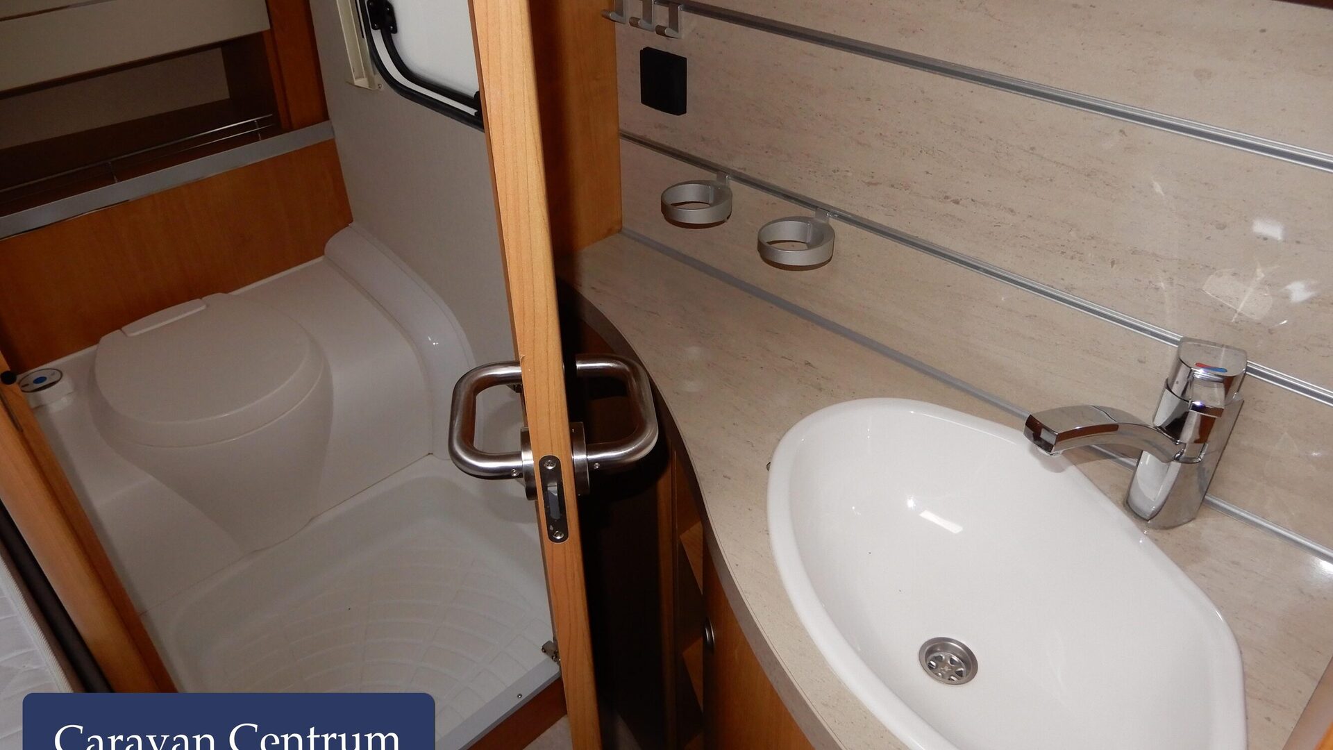 9e5256c425fd73b9458c5310d6ec7223b19f57dd1bb6d47750914a5965a09543