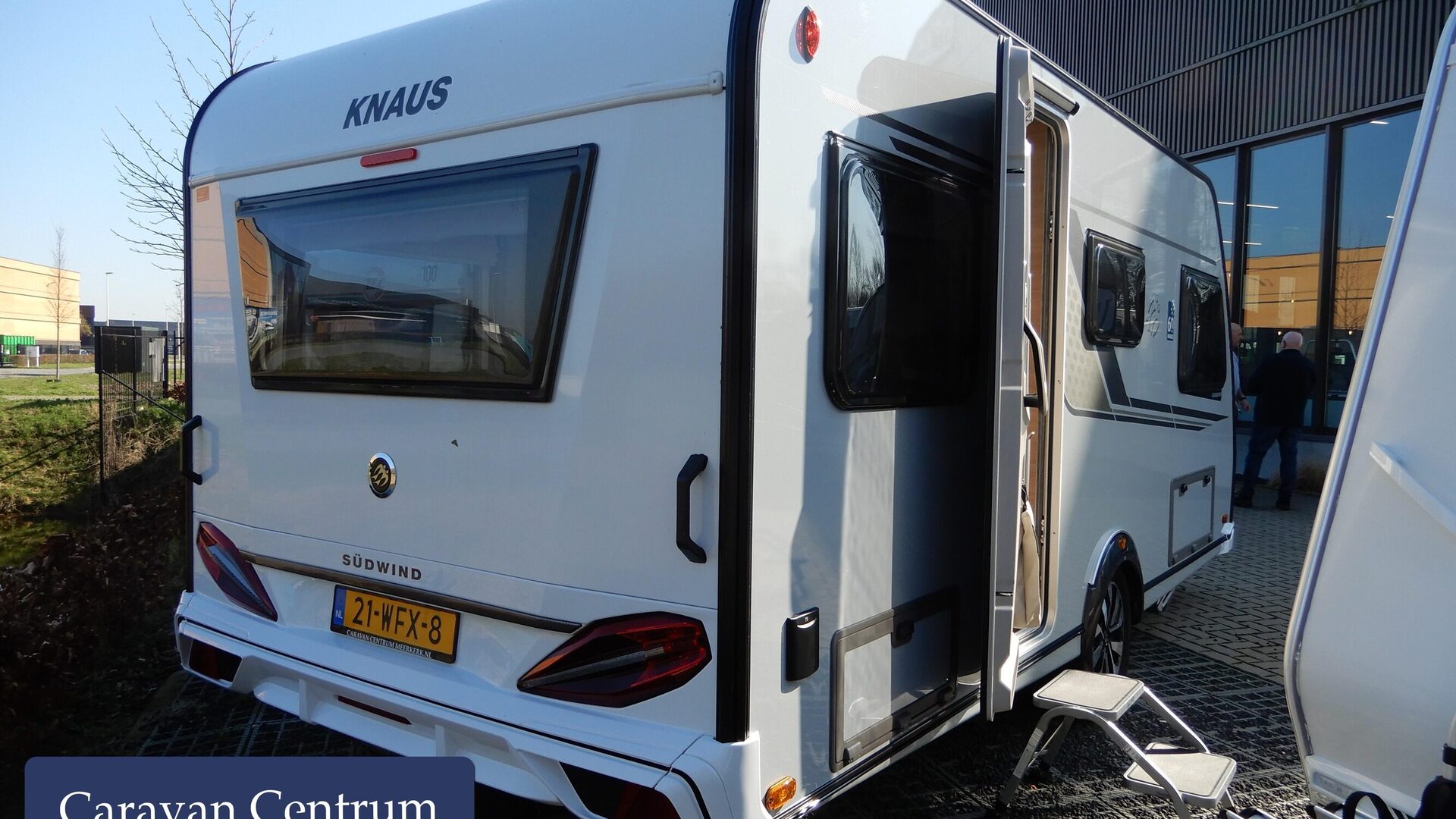 e56983a24578a80fcec78c63aba1b9ff1d44c327ee1cbe4e9add264370e5e067