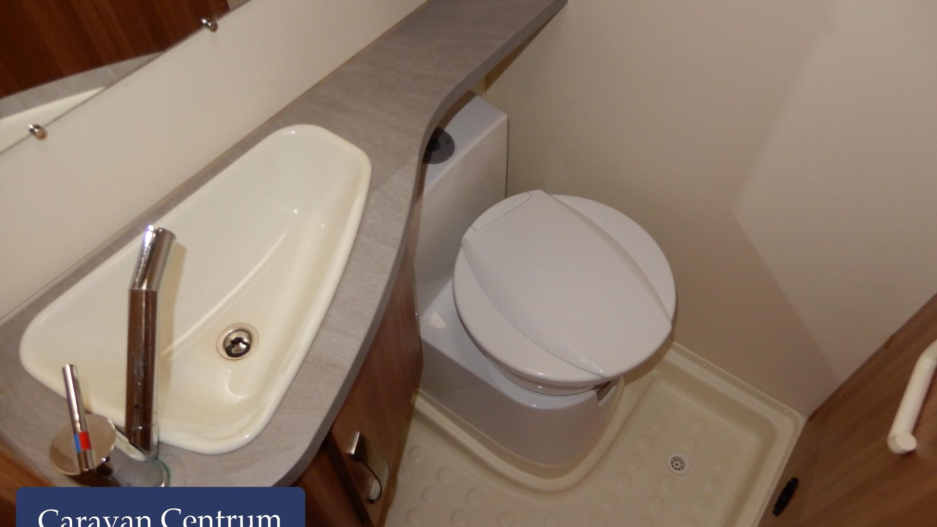 0c223365cf00efbf9b0a810f19b5662e5857d47a3ca9cd1103b10f1de1e8a1fb