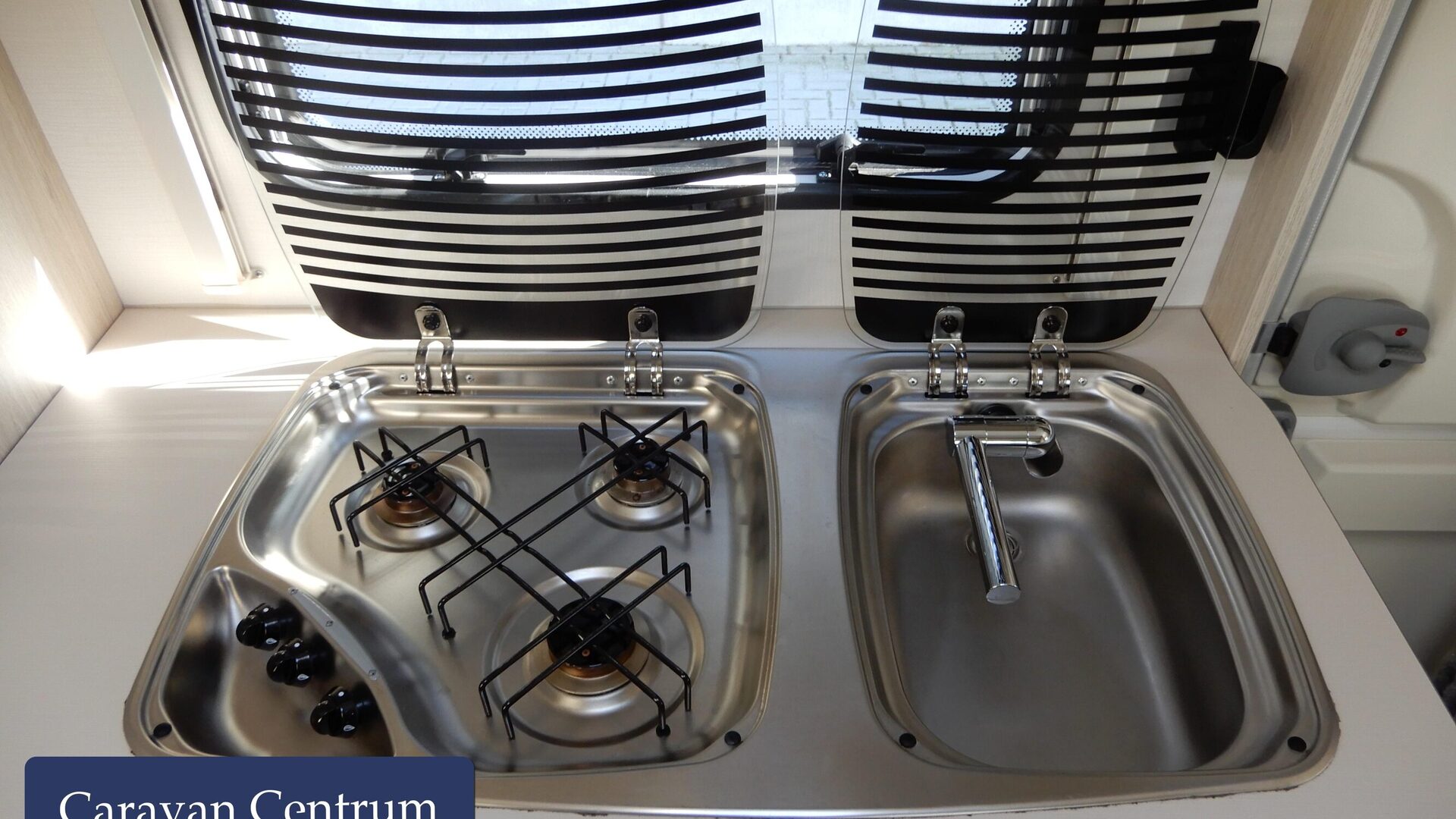 9a9d98d5cd0b6eac154938bc3a1252877b7e7df7e69a9289b588abfab15fdbde