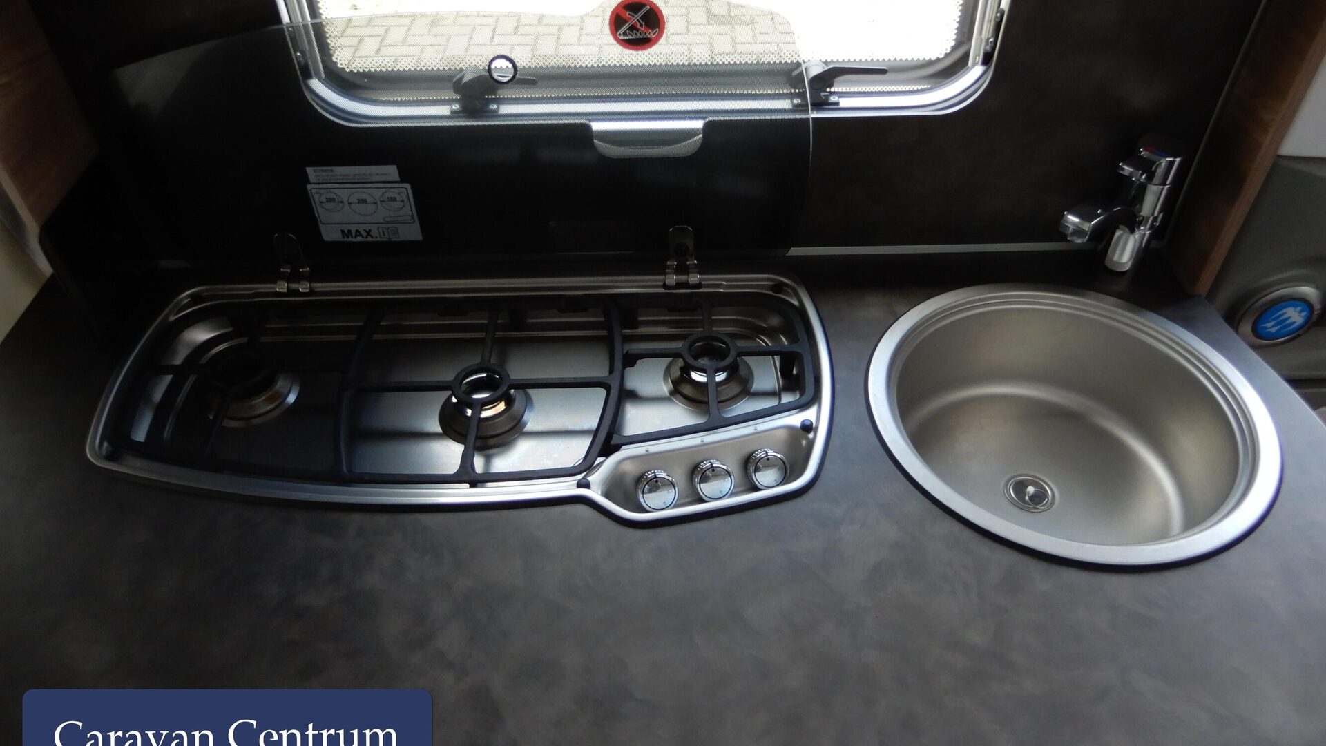 d9327a7a7d49cf642b08a184e00900f8317d9e77fe74801f98c258ca6309b221