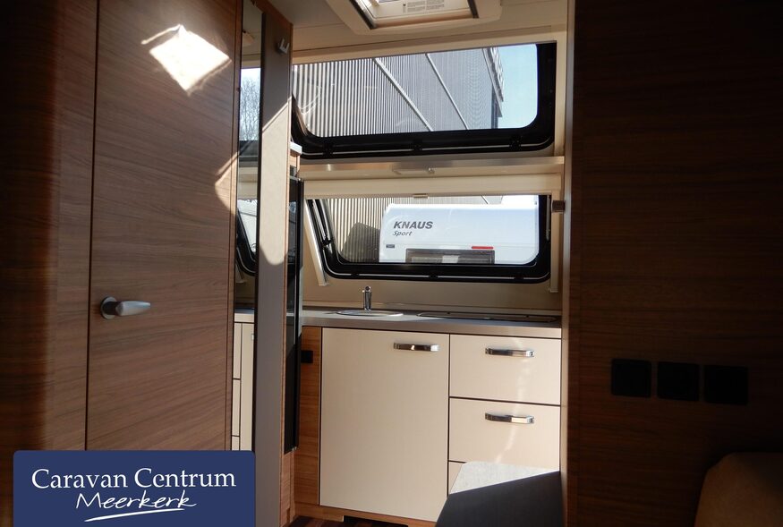 d9c80b2a73f57eef452eee5594eabbba7c0d879df181c4f059a854d227e5f42e