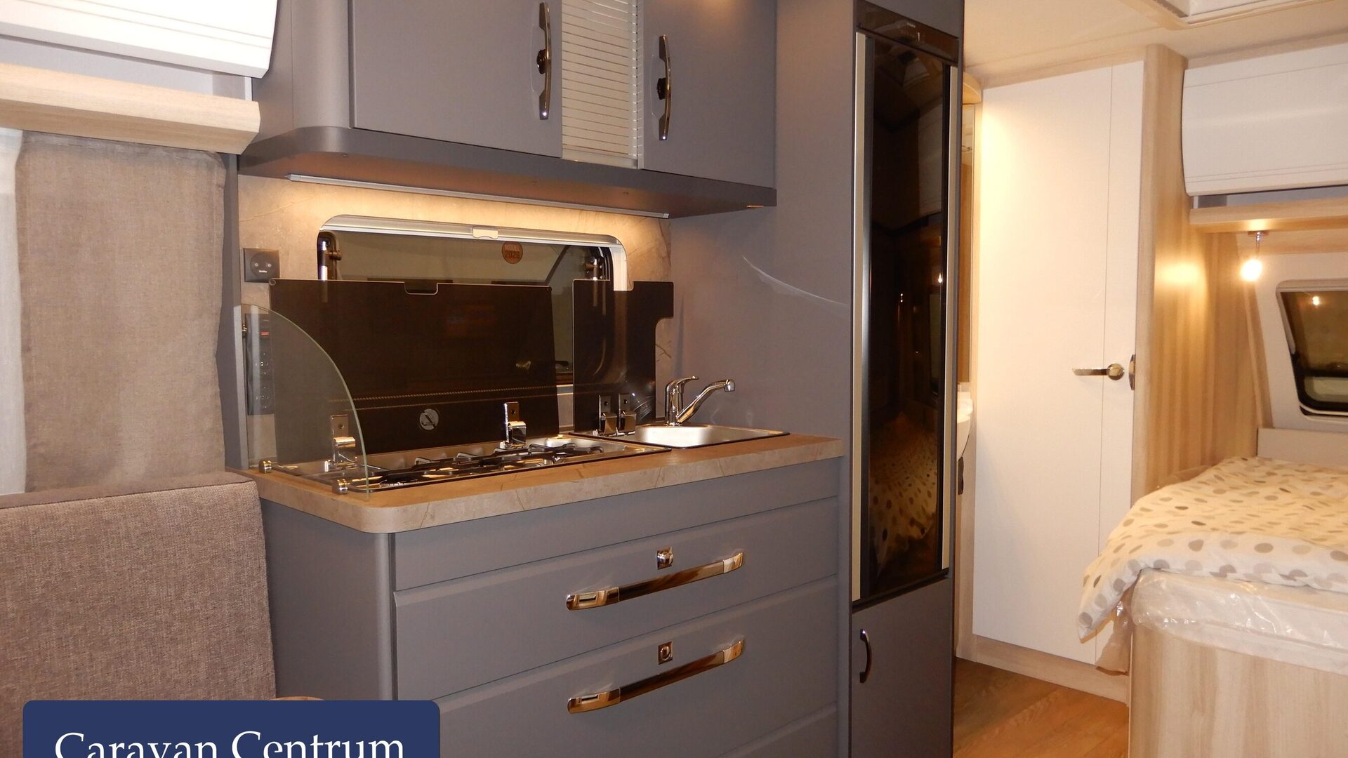 915e4e89df621ca29c9eb331dac72a63f3f7bdad482391e977bb1f06fa9c77e0