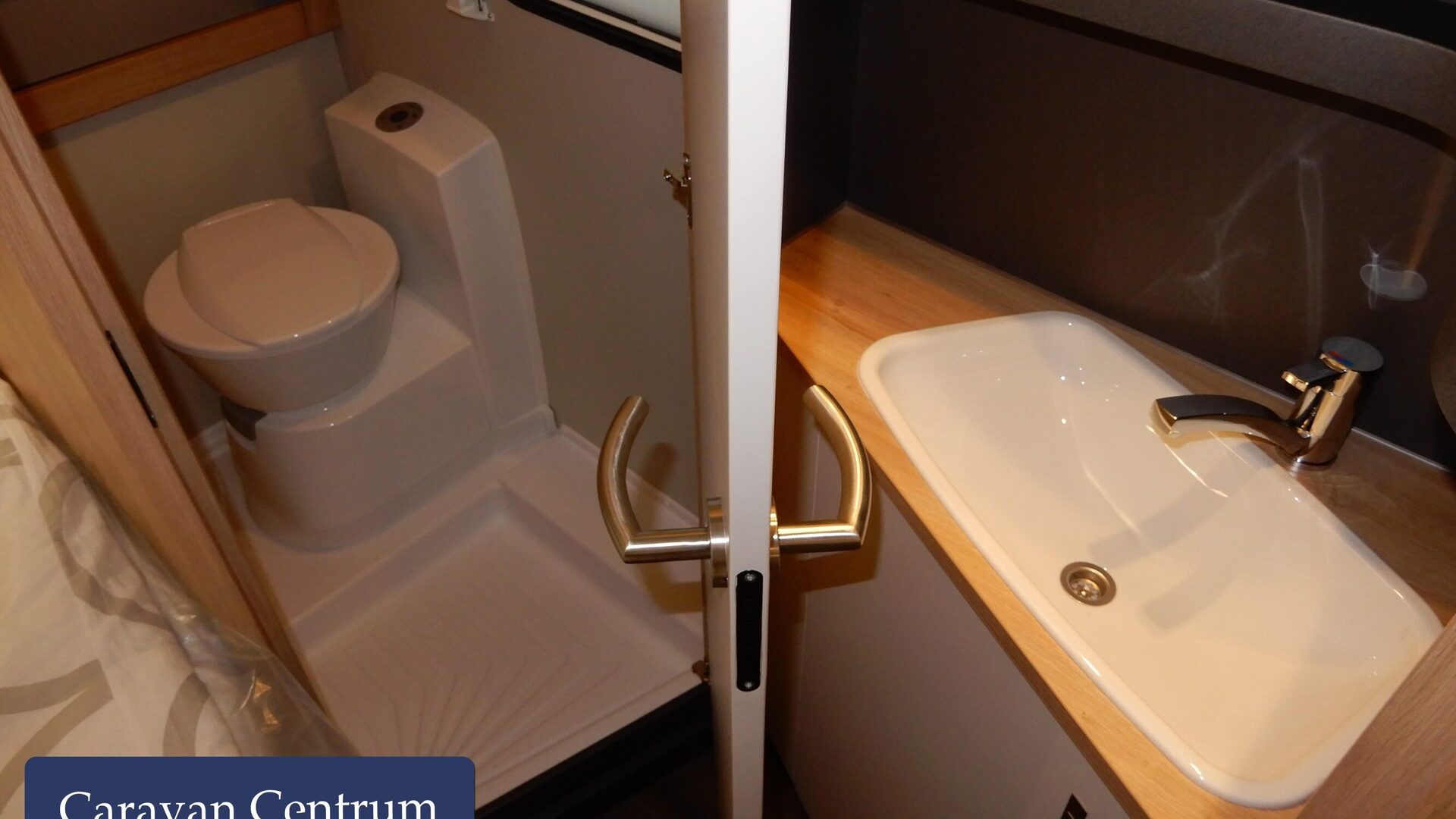 e75562c05003cef39286d25511484e8de8612debed43c5341cc07d3370edee64