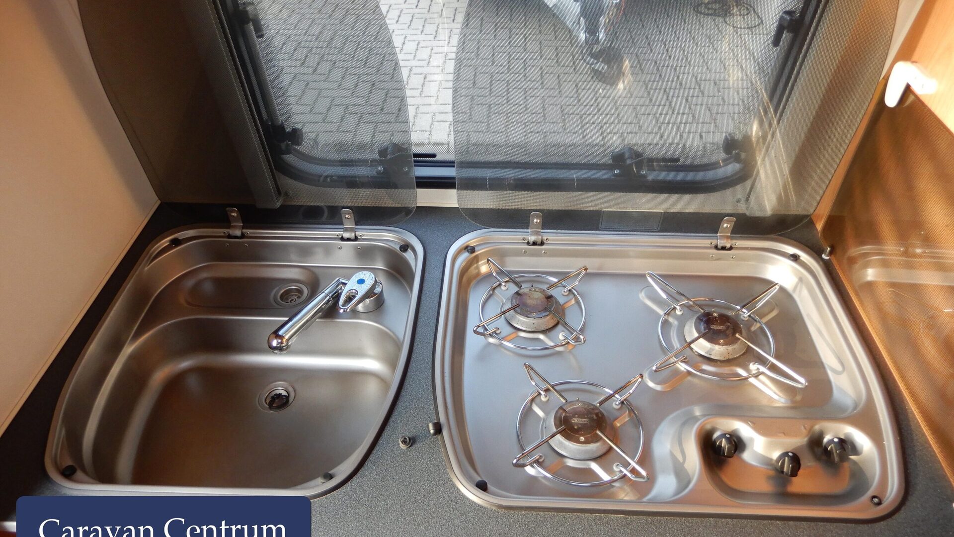 1ce0eea8887720dd8515a2b29b9983ea84e200f531ad8a075a88bb0c22b1a163