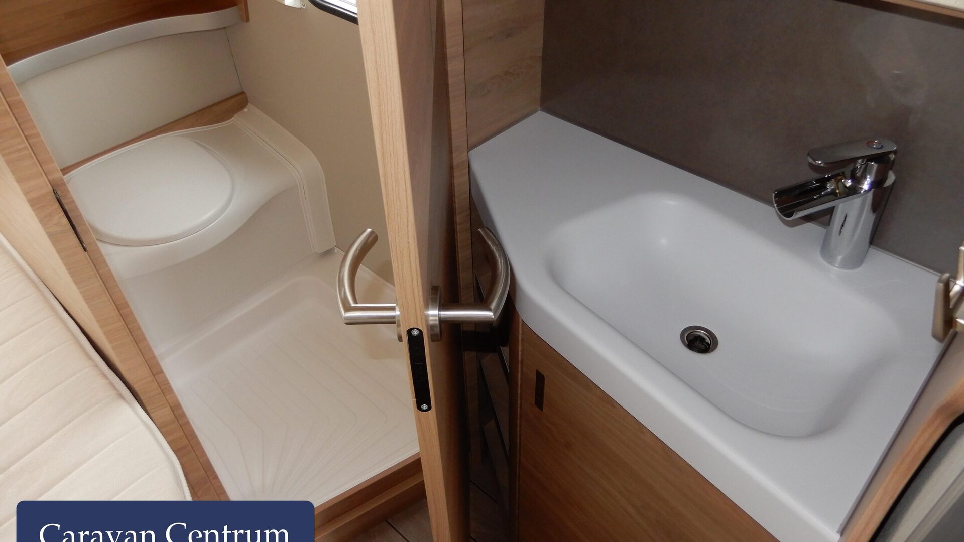 8f4fdff82703adb44253c08d4c3850bbba56337c288d0b2fee1d36b0ebe61966