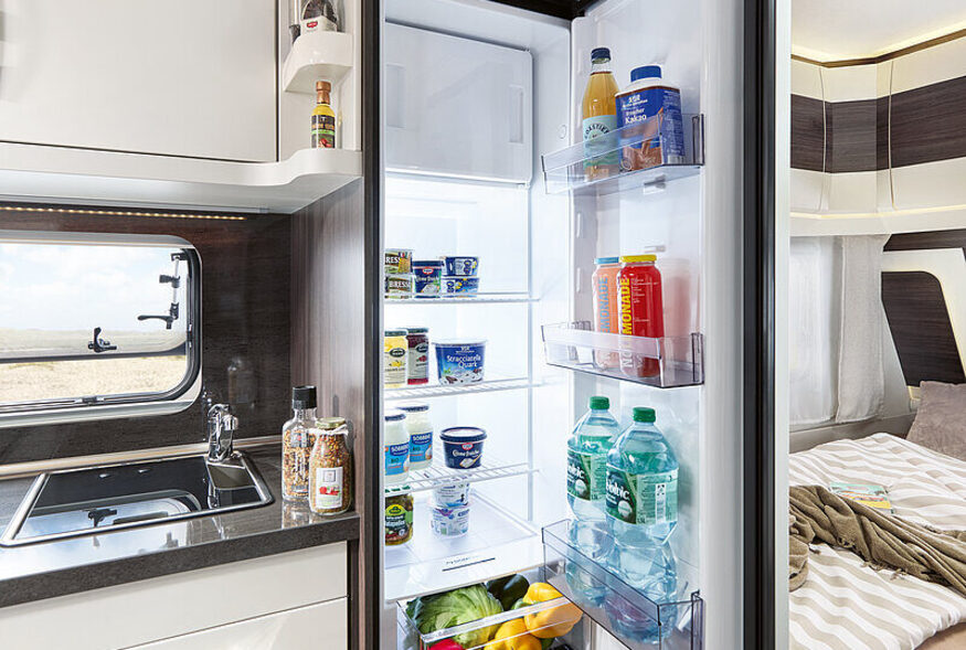 2027_WW_Prestige_620_CL_innen_Kuehlschrank_Global_offen_h_BEAR_PRESSE_thumb