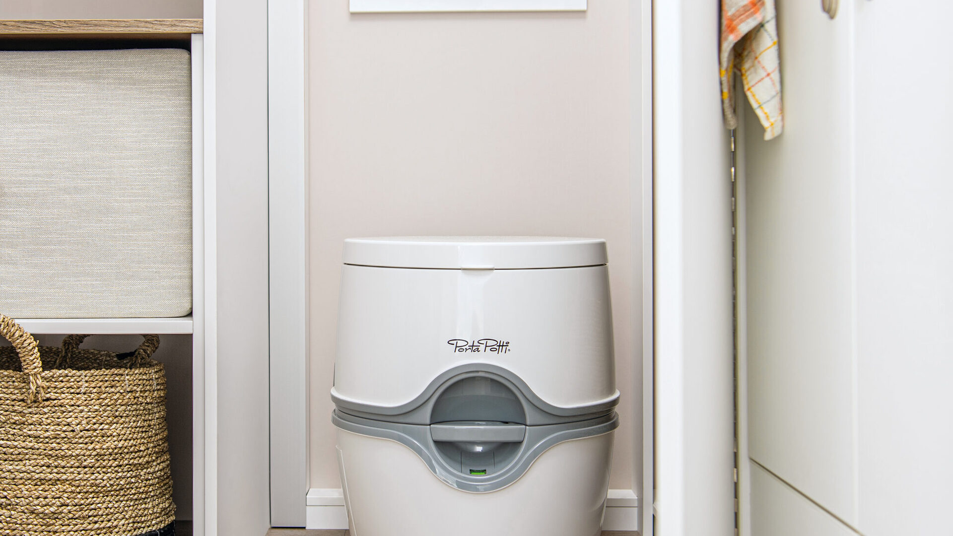 2025_ww_beachy_420_Porta_Potti_innen_4331_BEAR