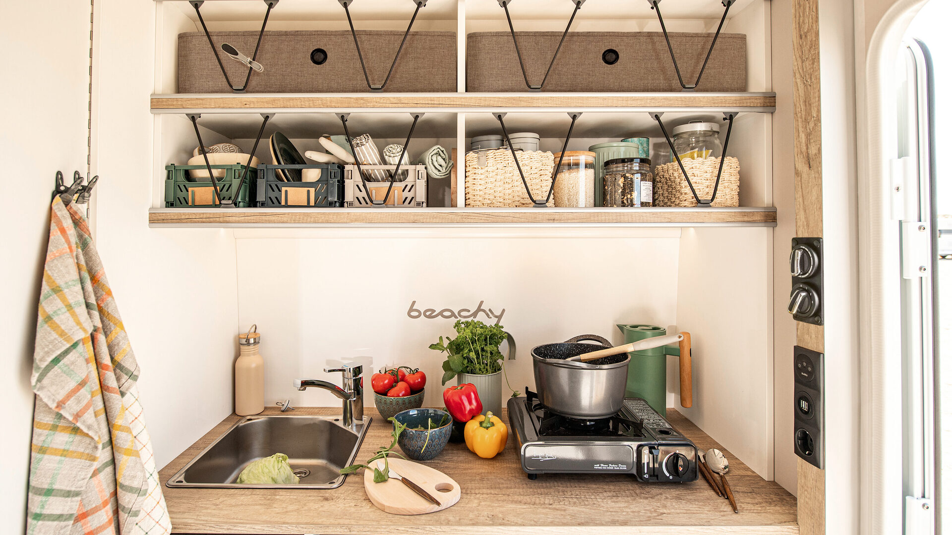 2025_ww_beachy_420_Kueche_innen_5320_BEAR