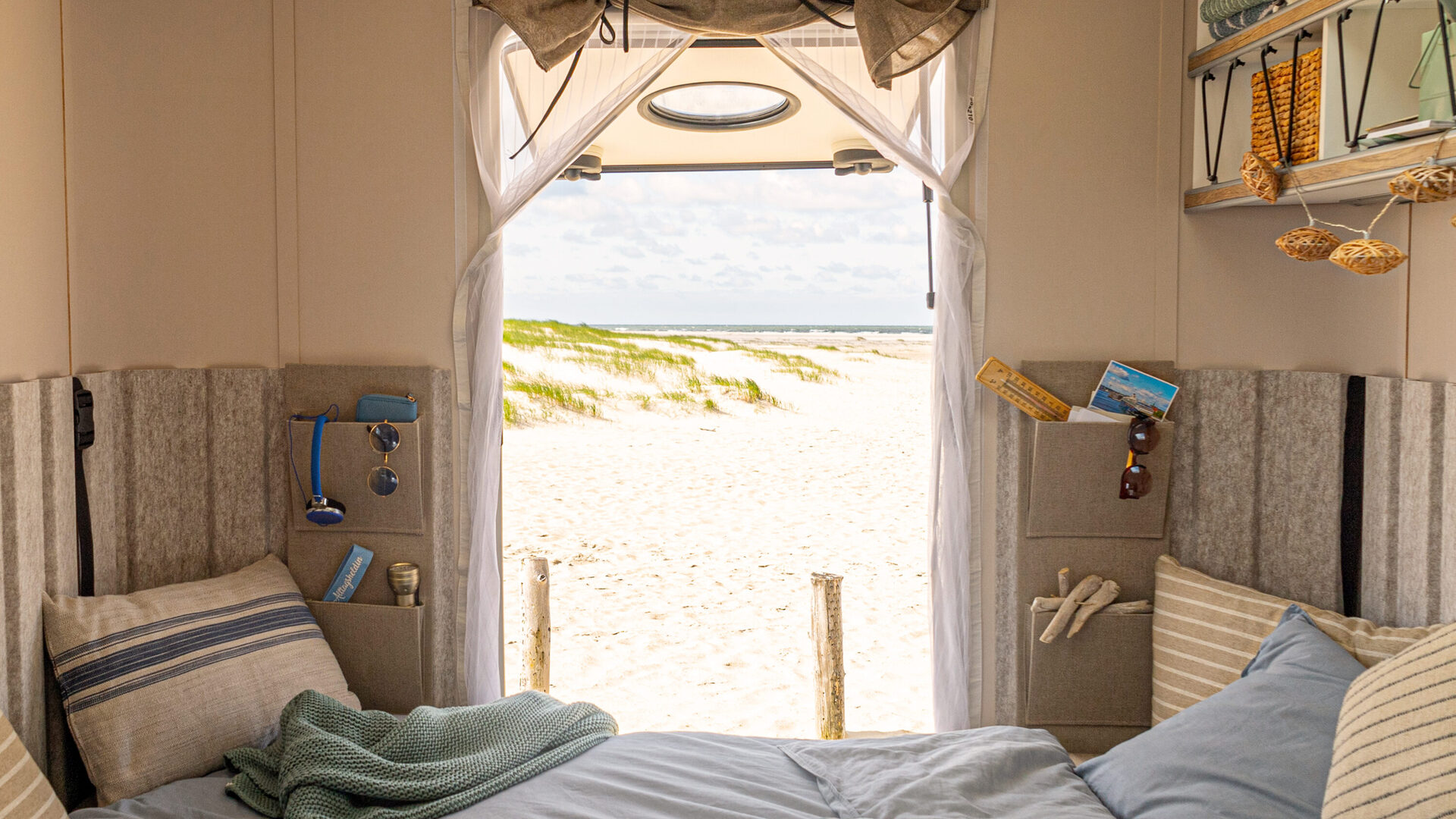 2025_ww_beachy_420_Bettumbau_Sitzgruppe_Phasenaufnahme_00_innen_3921_BEAR