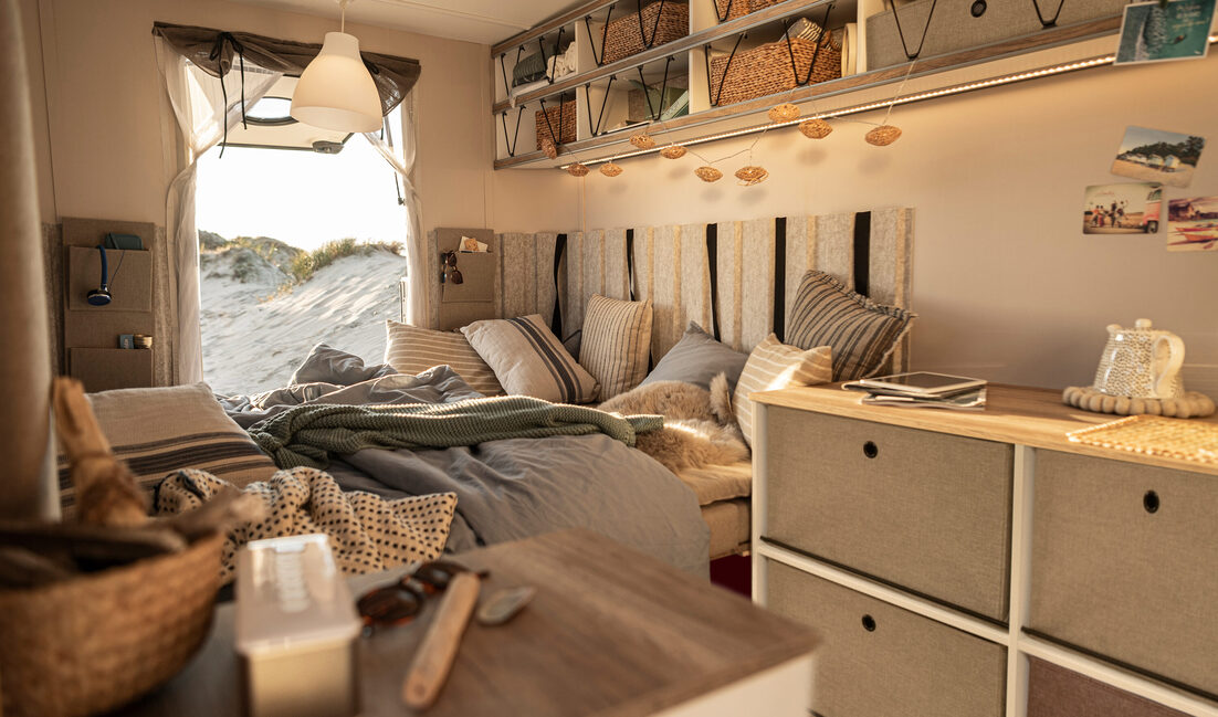 2025_ww_beachy_420_Bettumbau_Sitzgruppe_innen_1718_BEAR