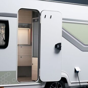 Next caravan zijkant deur