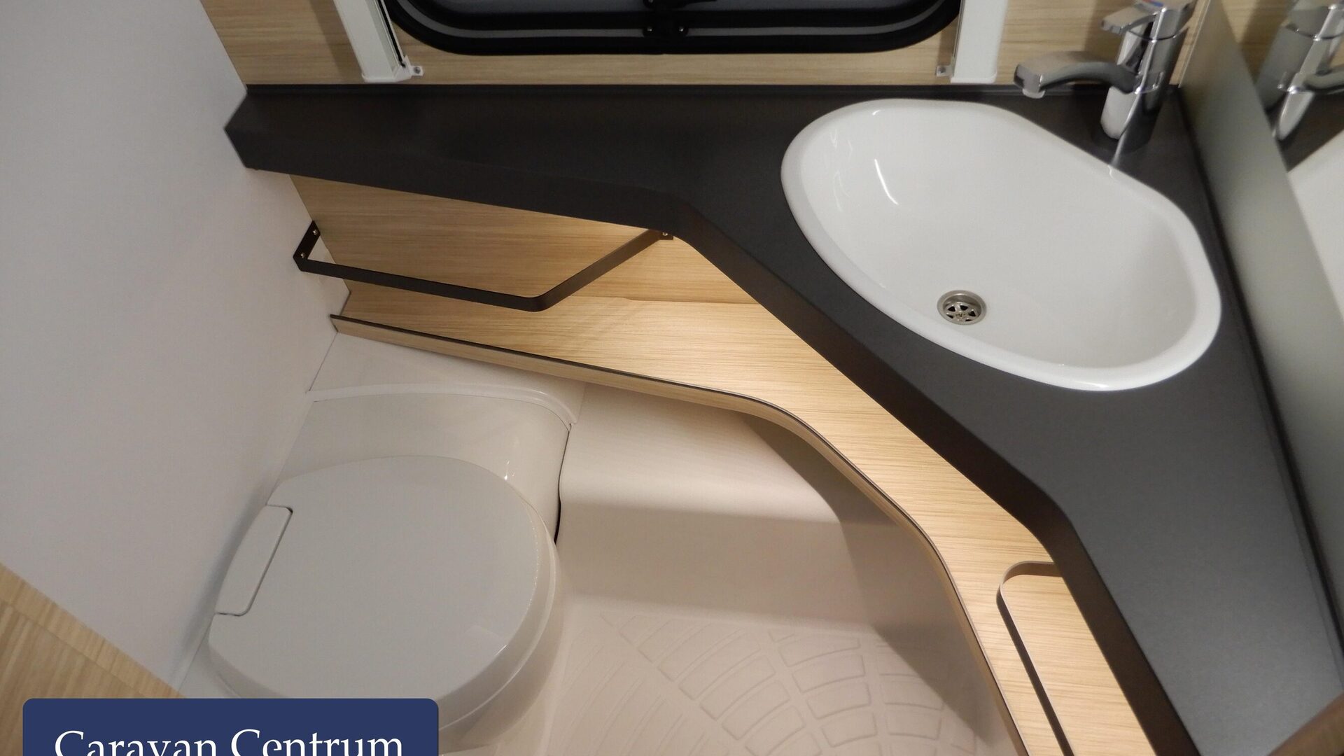 778eeef3a06833db1e30c4cc798e73fa2d7ec8e8fd40d6b592f083718a98d203