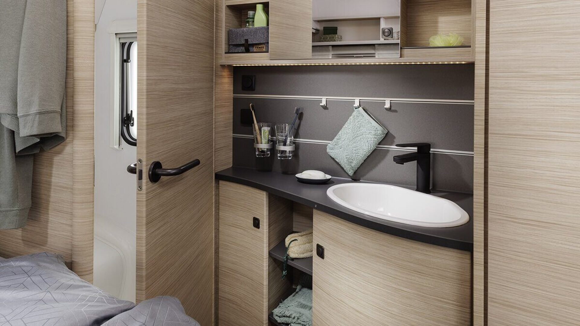 csm_Fendt-Caravan_Wohnwagen-kaufen_Apero_Bad01_d492461cc6