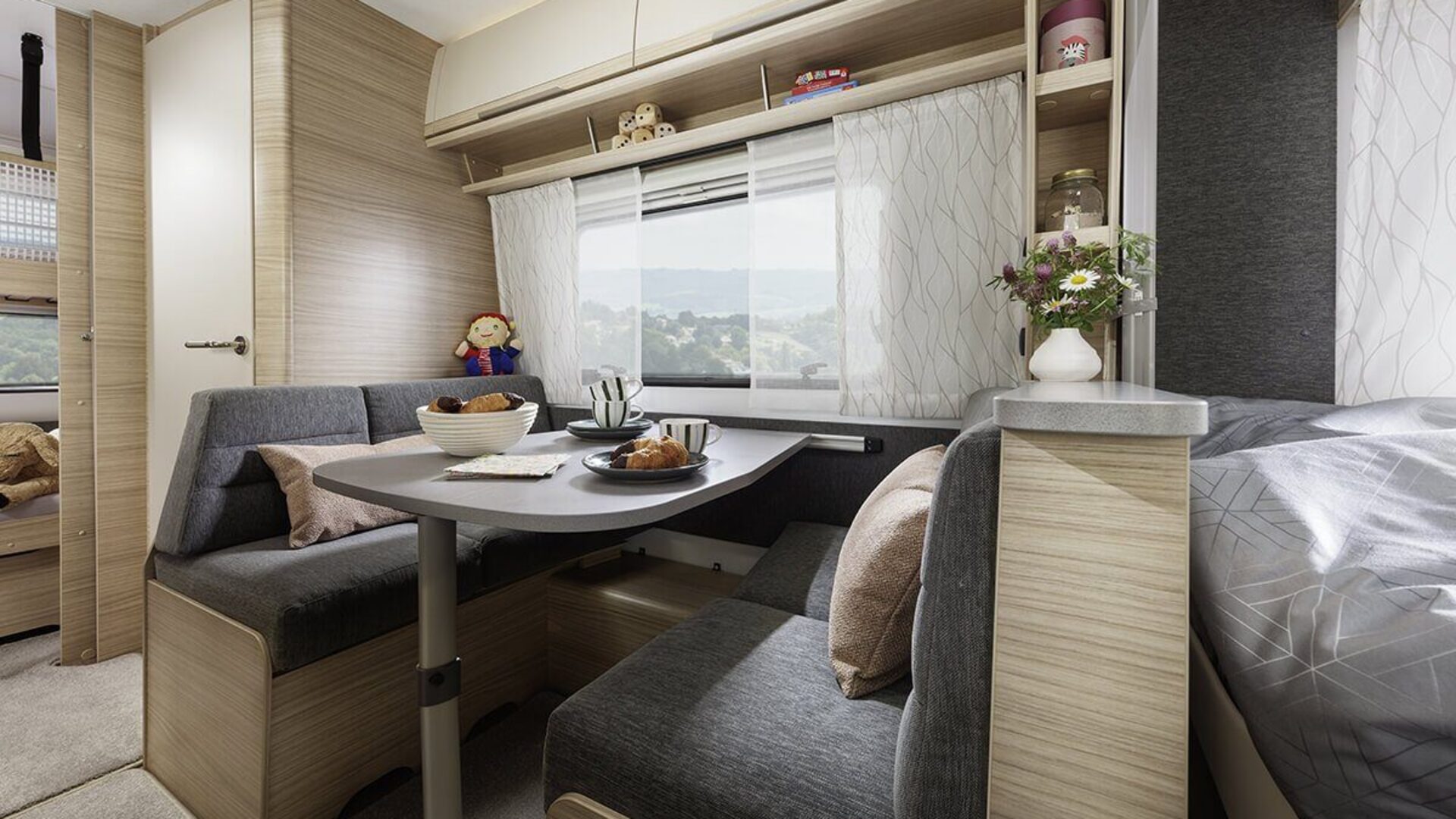 csm_Fendt-Caravan_Wohnwagen-kaufen_Bianco_Wohnen03_62afb1644b