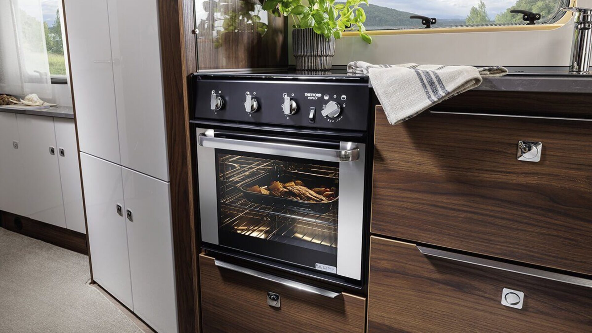 csm_Fendt-Caravan_Wohnwagen-kaufen_Diamant_Kueche02_44b51f6a30