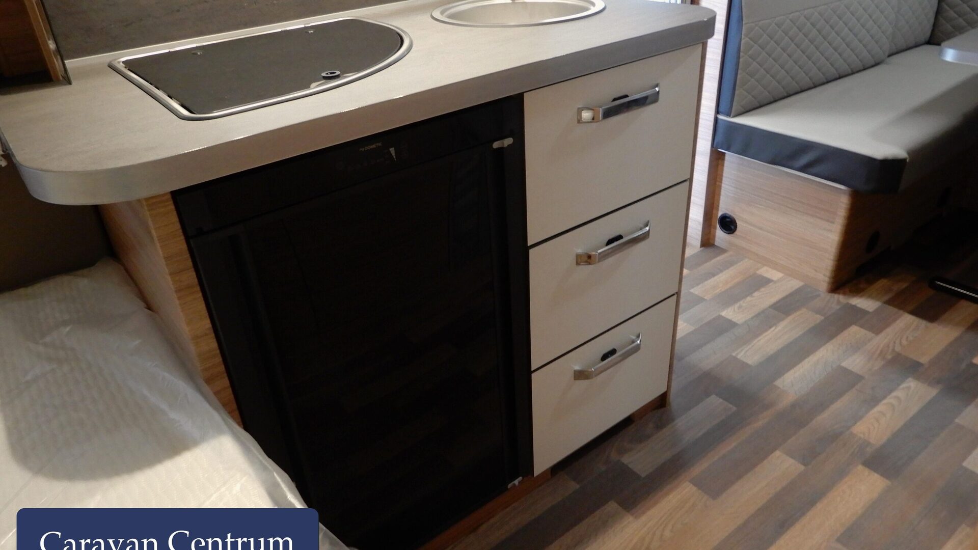 e9bb3ebab505608e86fd6194f1baffaef705b605a25cfb13c392aa067b8989d3