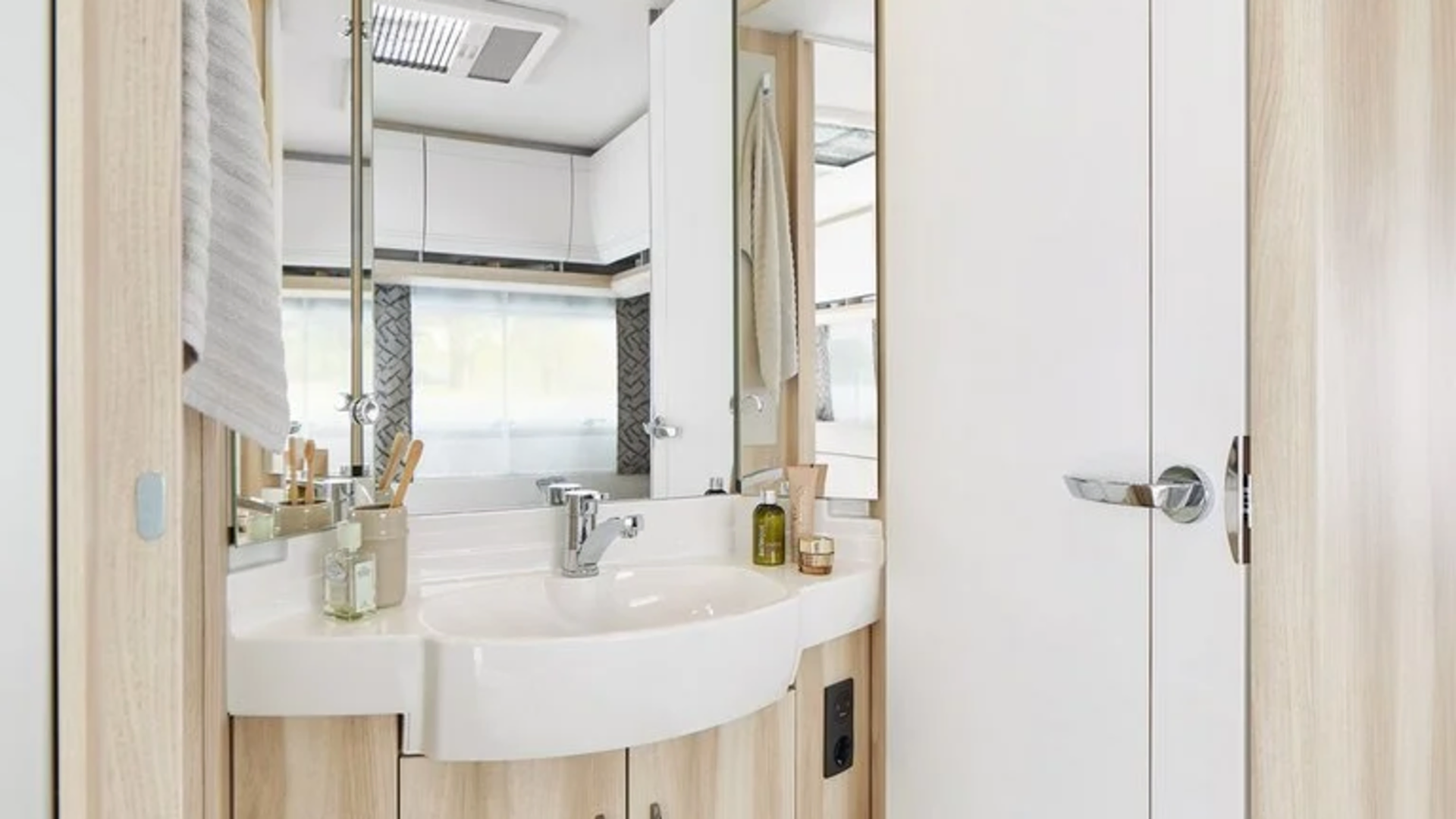 csm_deluxe-bad-1_c47e08062c