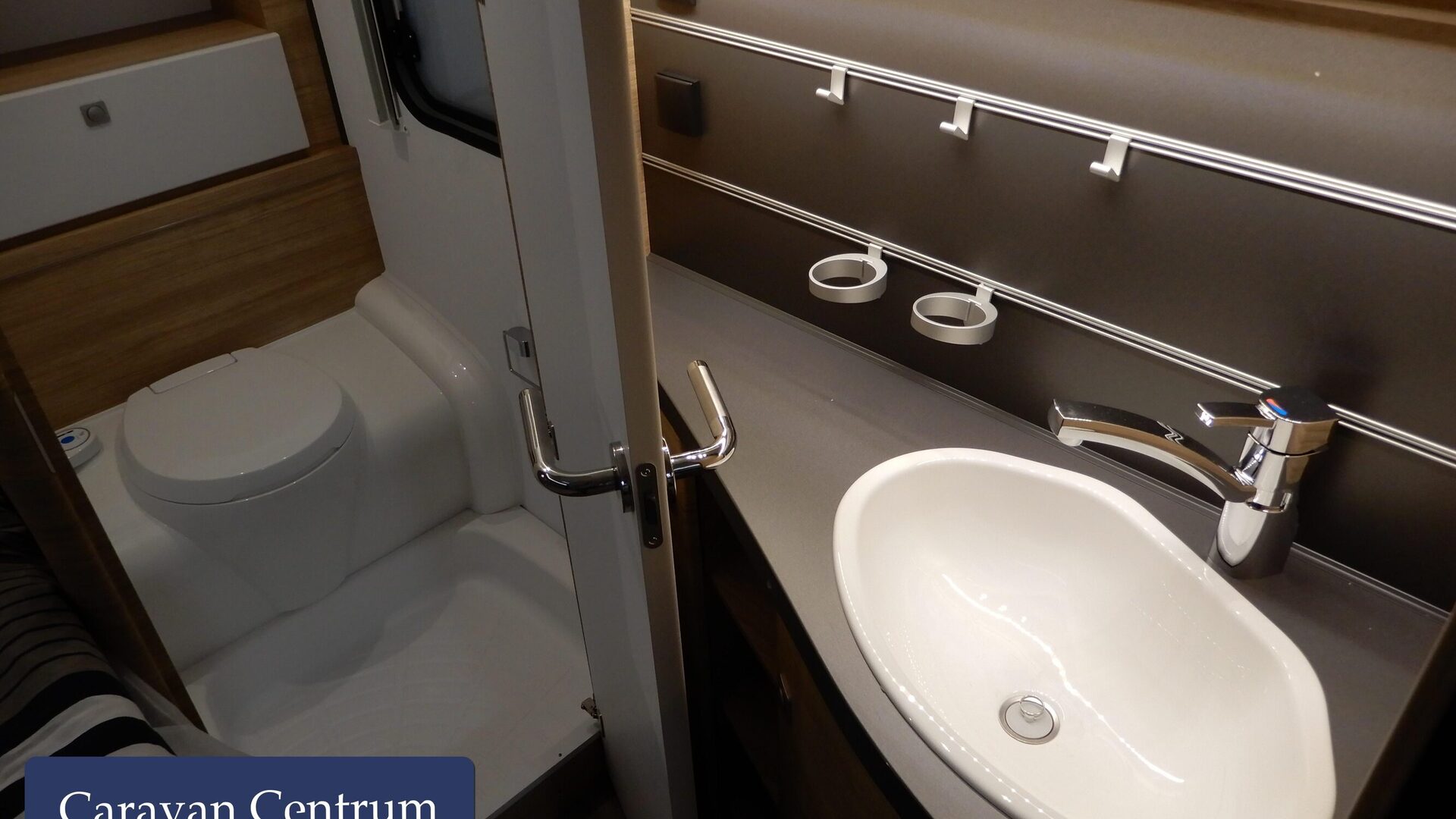 f386d69e568ecf99fc6ba51fd1d5392ab93d5c148767dc080b50eb47f723b664