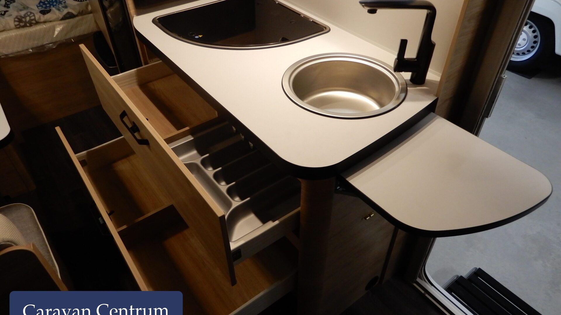 8c036e2168945b06c53053fbe4442c9fbab8fb8c100d3add660454e16915e67d