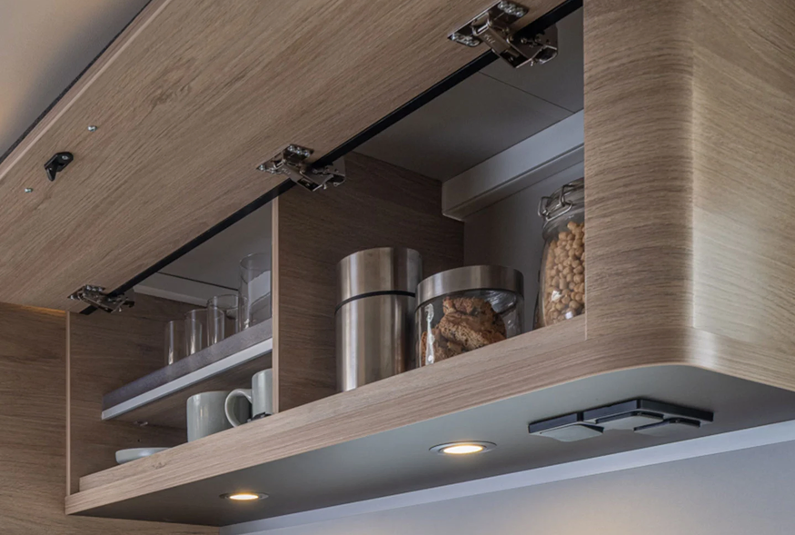 kta-weinsberg-2025-2026-caraone-interieur-1892-deckenschrank