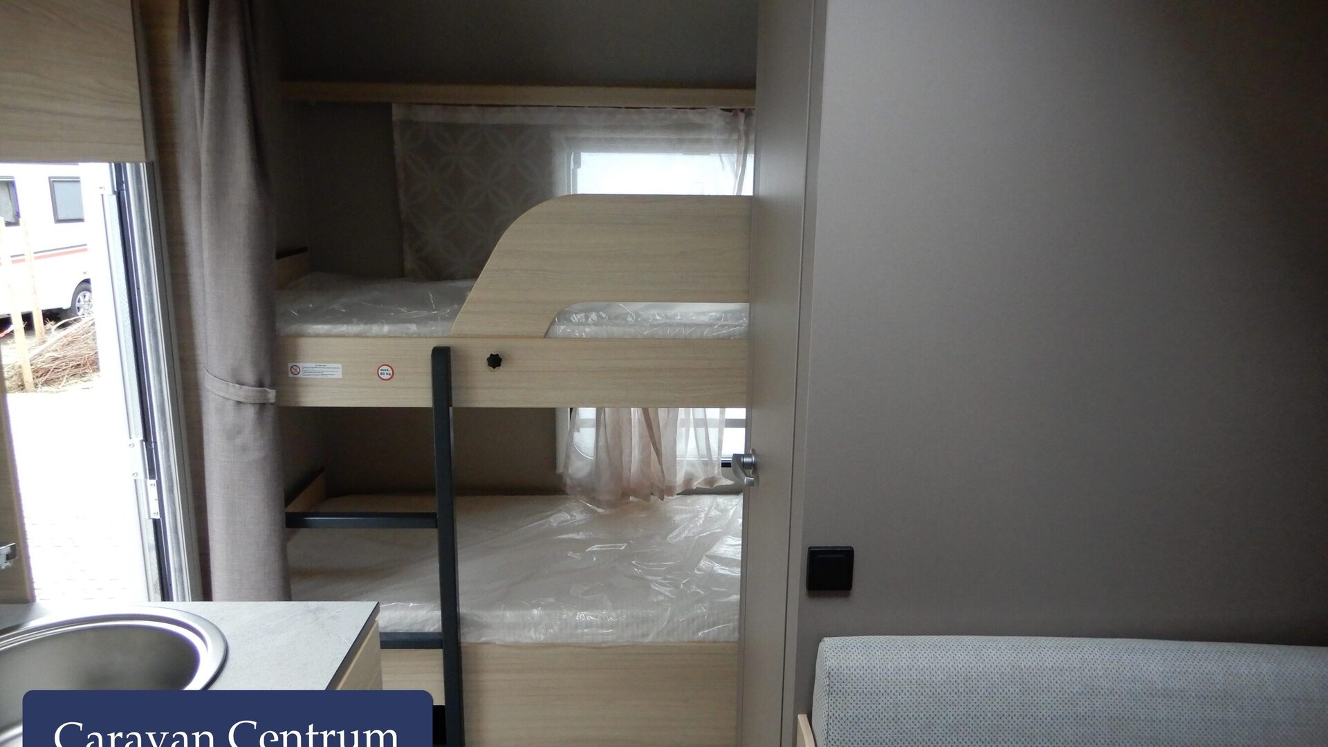 1f5aa3d631c0d346b9ff96b5760d35d20d93a6d927c51b5650998328f651849d