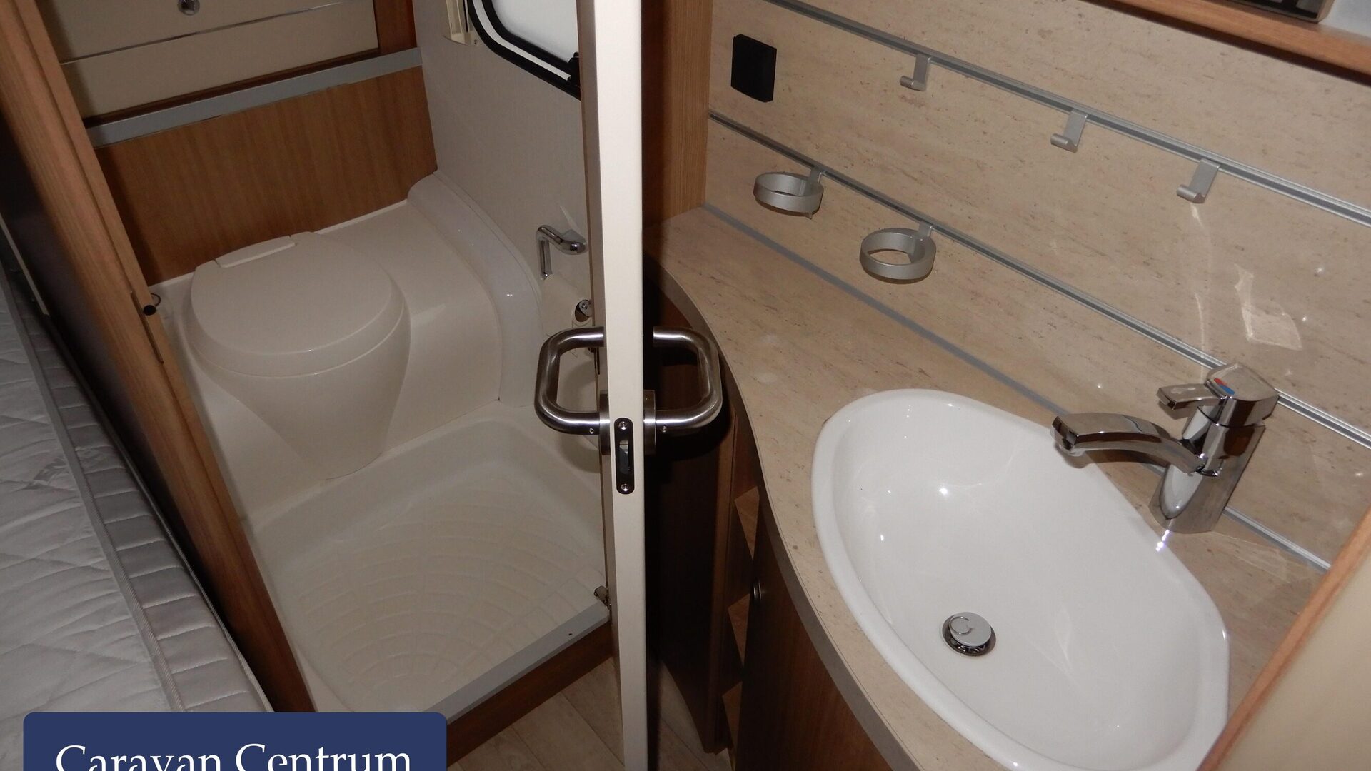 5643245c2d964680445d9ea3c102369da1f764397115c8f3a197ef5d14288f95