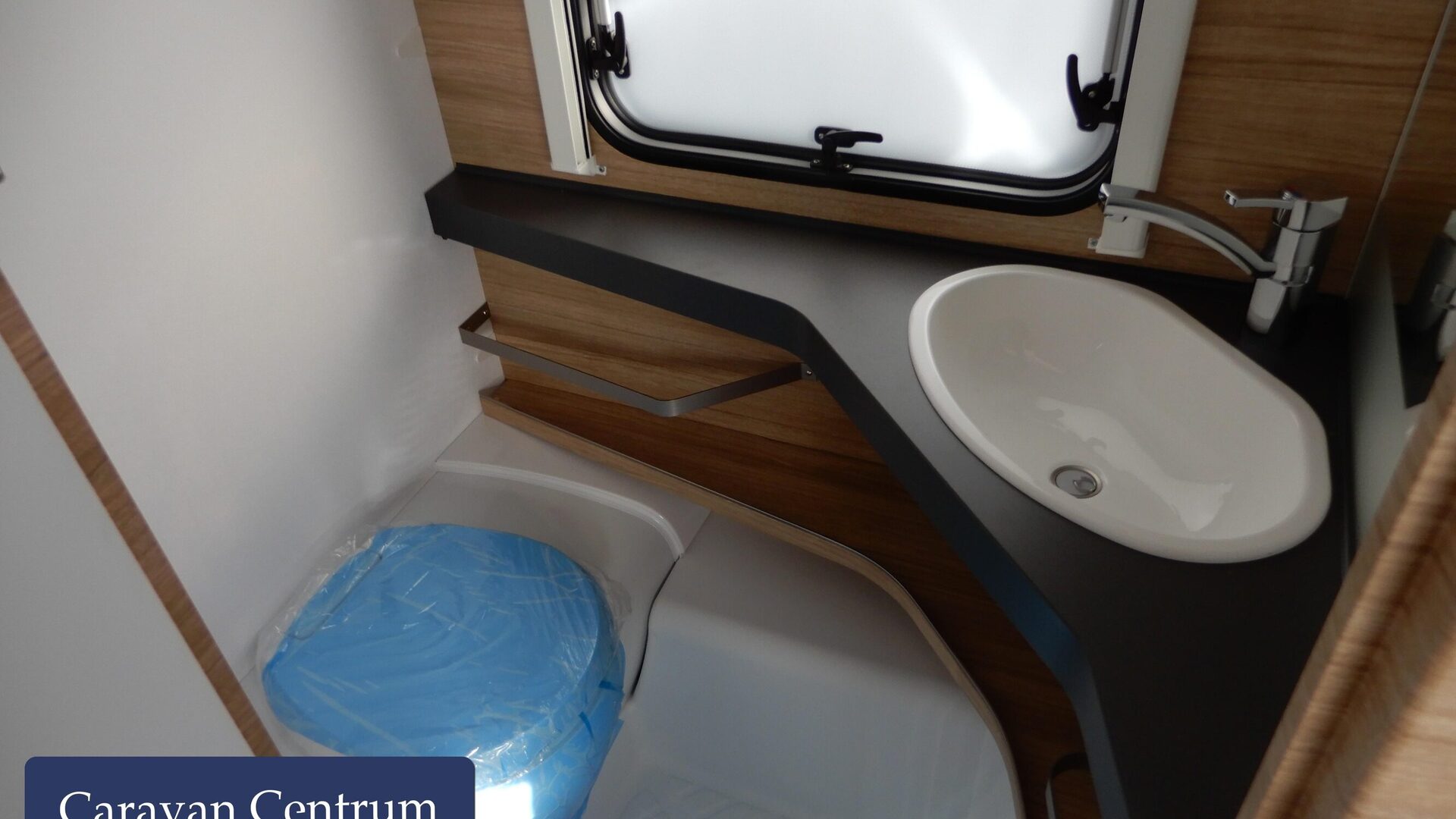 7fd03d946fadd947f2869860e12d661420df3a95a544e561bd0e2a335c9d2a16