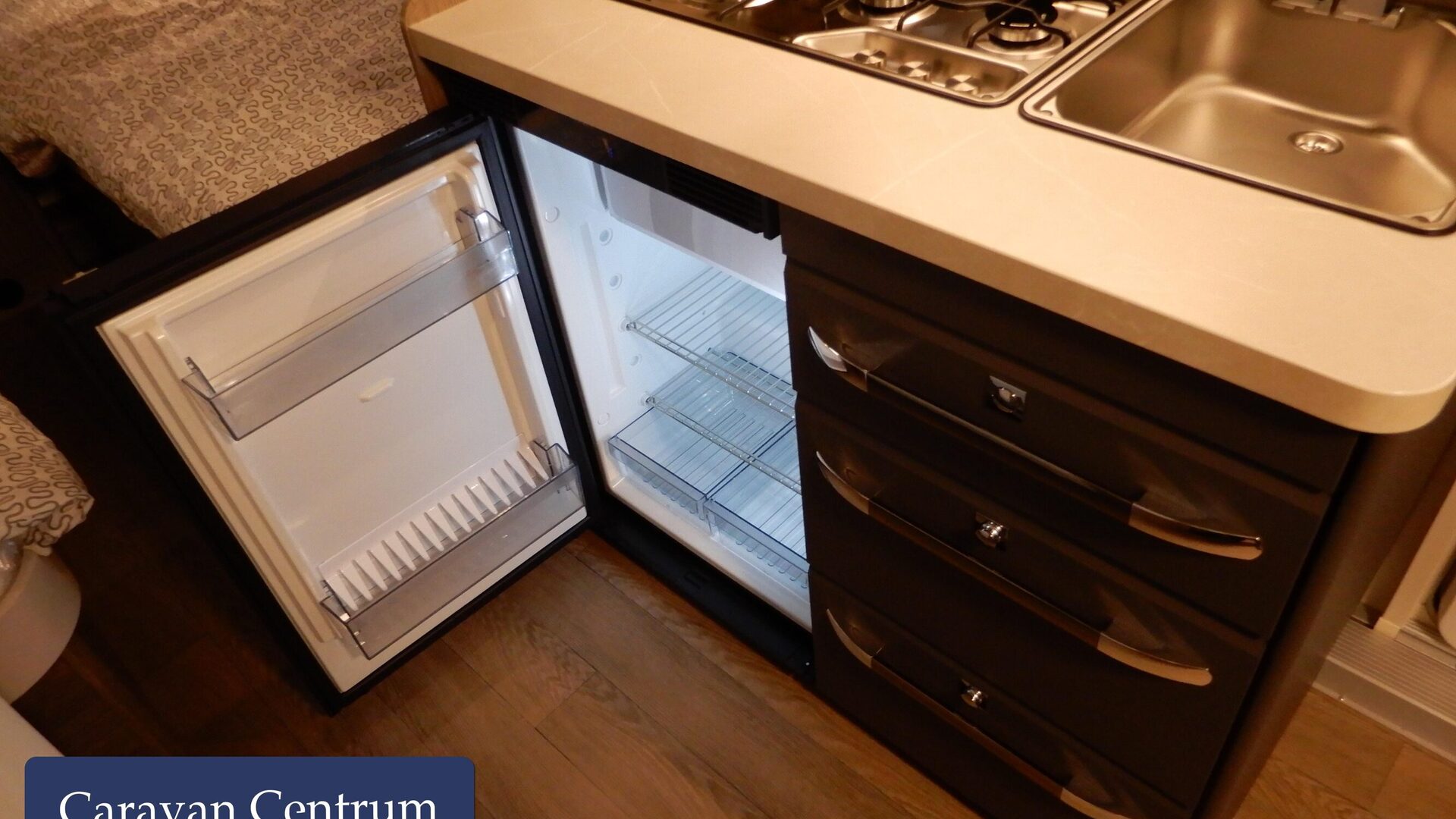 8bf9bd2e7e60bdeb5784fea7c63073817a447a63be4f92ca7ae4b3904c2ce9b7