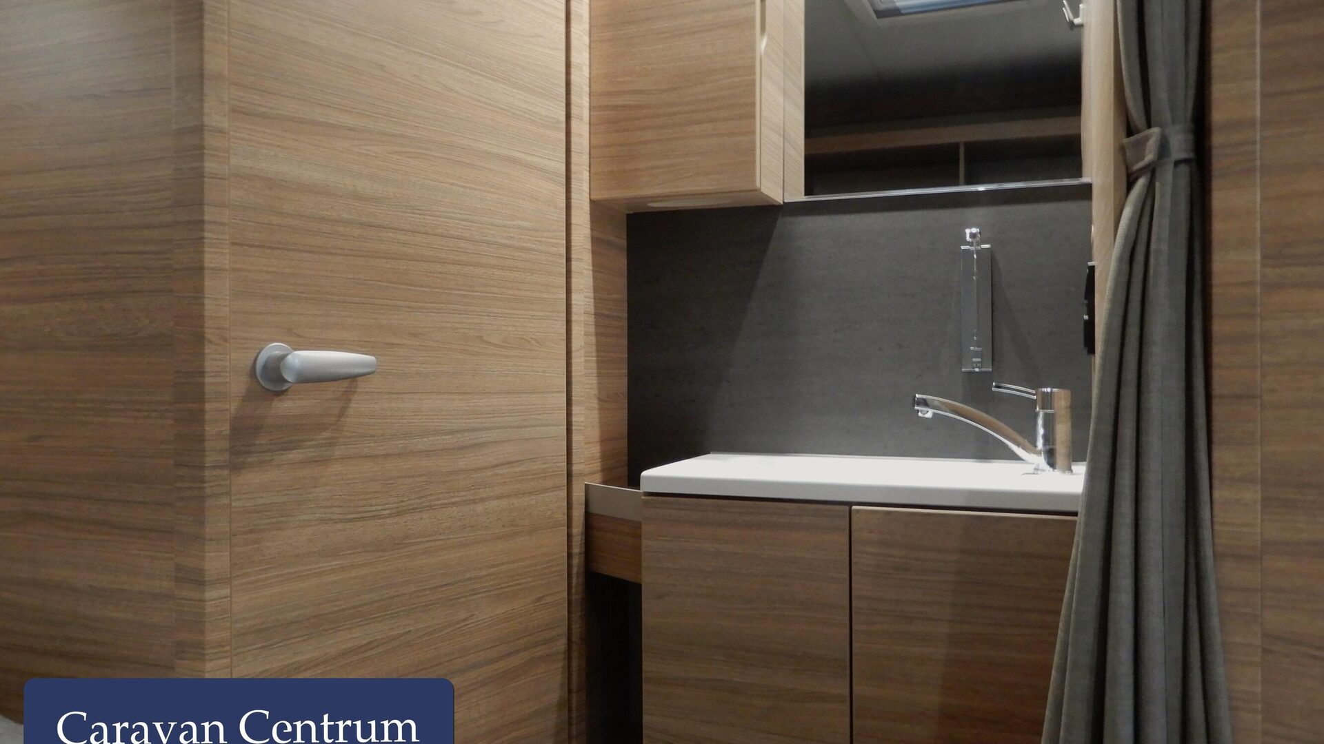 d9bb090cc697e2bc91db1bded9480681a8152020b646325ca685e68d1d79eb31