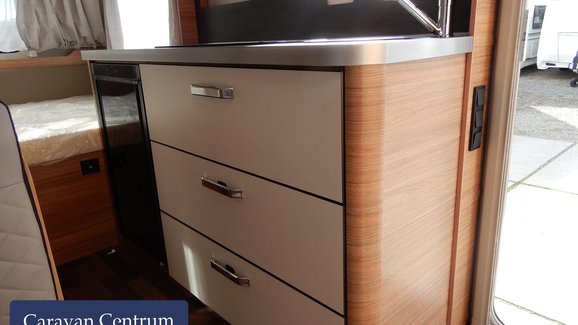 e0b5f6c4bb8db9baa3331a86c5a15b07e28b1cbe43468299af814d6c8f8dc120