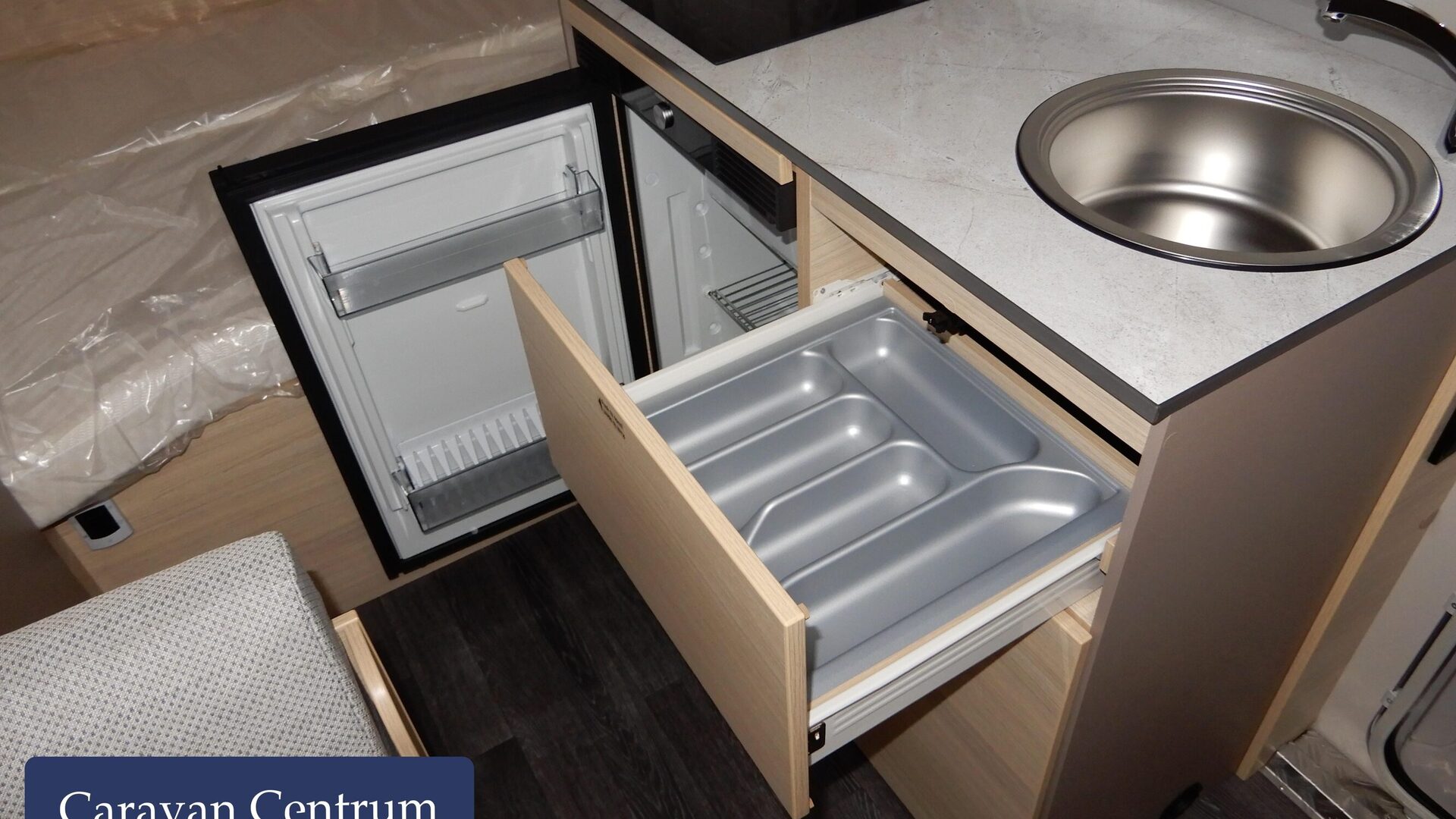 963833a5b04b847a446e6842c13c9cf08e8830a332f63ba9a0d97cb032ce42ac